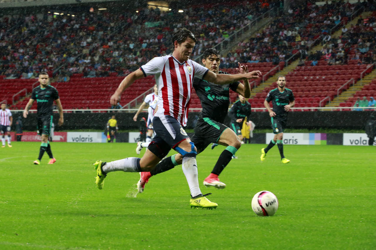 Guadalajara saltó a la cancha con un once inicial combinado con suplentes, que sin dar espectáculo cumplieron.
