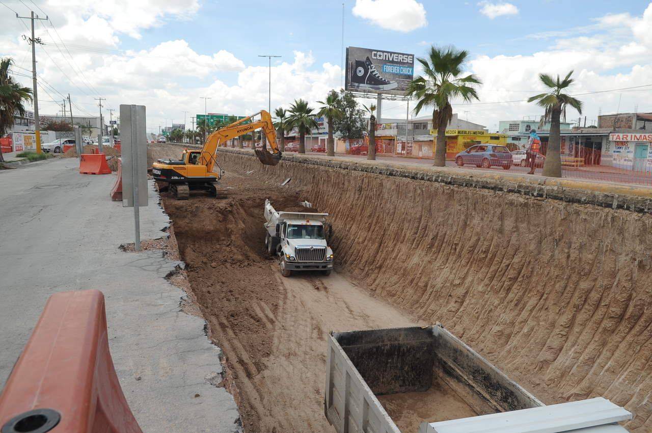 Proceso. Avanza la construcción del paso inferior del Metrobús entre Francisco Sarabia y Rodríguez Triana. (RAMÓN SOTOMAYOR)