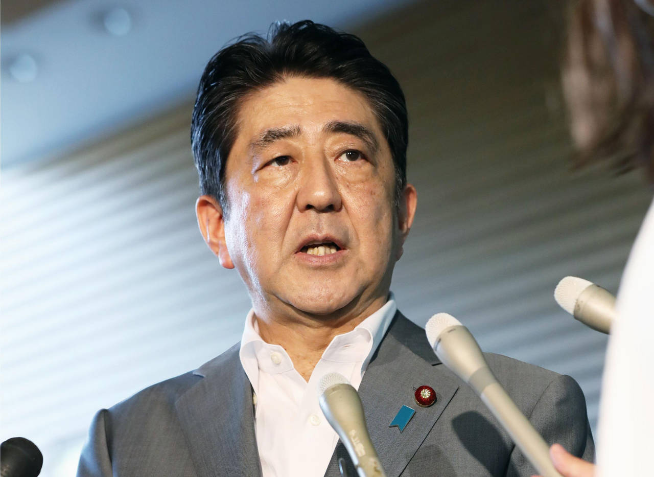 En alerta. El primer ministro de Japón, Shinzo Abe, conversó con Donald Trump y Vladimir Putin sobre el ensayo nuclear. (AP)
