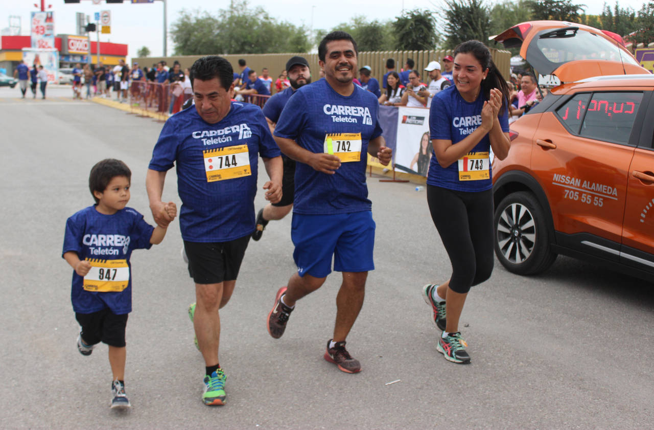 Familias enteras disfrutaron de la agradable mañana para la convivencia deportiva que culminó en el CRIT. (Ernesto Ramírez Camacho)