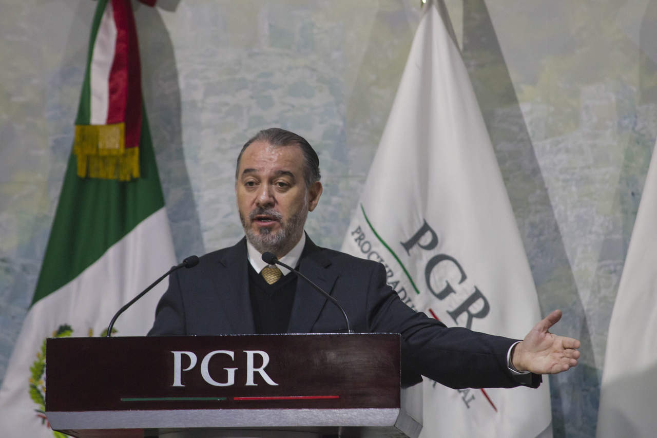 El titular de la PGR, Raúl Cervantes Andrade (imagen), a quien el PRI y sus aliados están promoviendo para ser fiscal general de la Nación hasta el 2026, tiene registrado en Morelos un Ferrari en un domicilio 'fantasma'. (ARCHIVO)