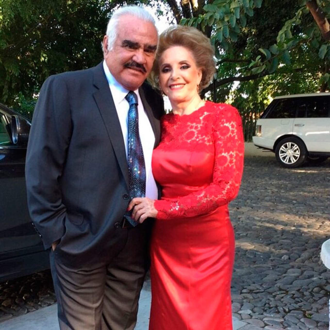 La esposa de Vicente Fernández se encuentra en un tratamiento médico. (ARCHIVO)