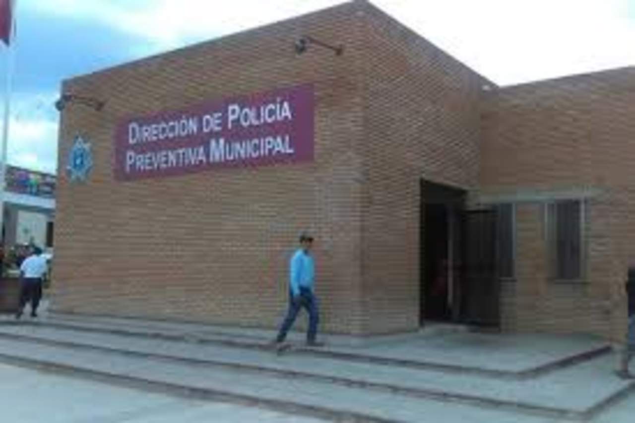 Al negocio ubicado en la colonia Jardín antes de llegar a la calle Hinojosa, acudieron autoridades de la Policía Municipal, así como de la Procuraduria General de Justicia del Estado (PGJE). (ARCHIVO)