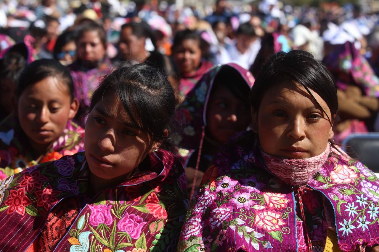  No basta el reconocimiento constitucional de los derechos de las mujeres indígenas, sino que se requieren transformaciones estructurales para combatir la violencia y discriminación, sostuvo la Comisión Nacional de los Derechos Humanos. (ARCHIVO)