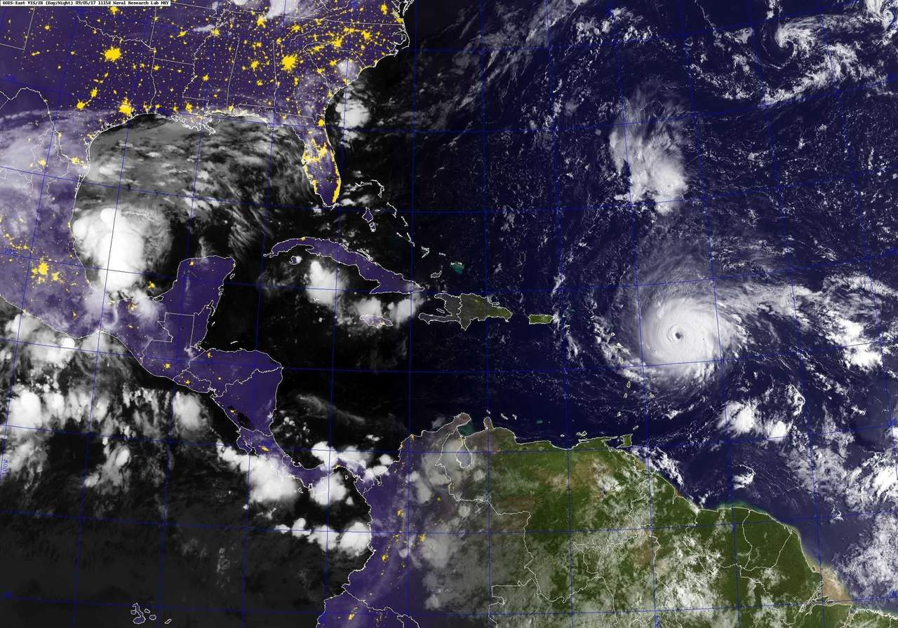 El huracán de categoría 5 'Irma', el más fuerte registrado nunca en el Atlántico, no cede un ápice su fuerza y mantiene hoy sus vientos de 295 kilómetros por hora. (ARCHIVO)