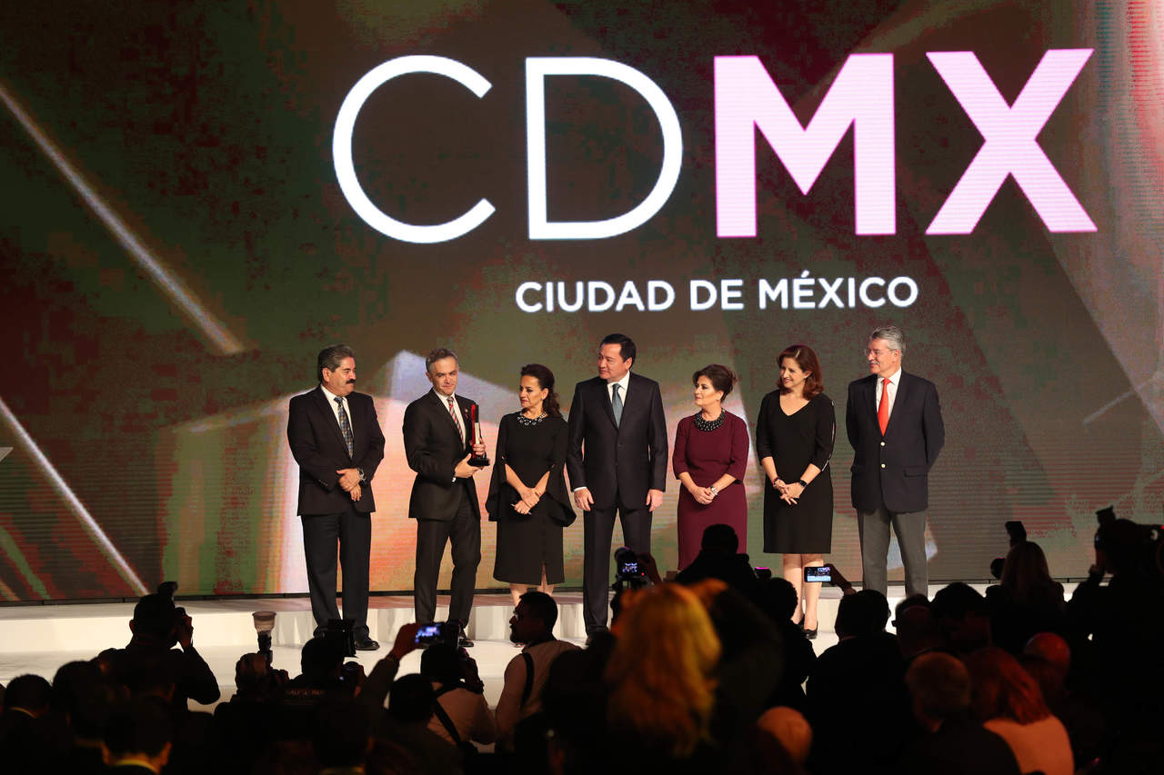 El secretario de Gobernación, Miguel Ángel Osorio Chong destacó el trabajo de las alcaldesas y alcaldes de México. (EL UNIVERSAL)