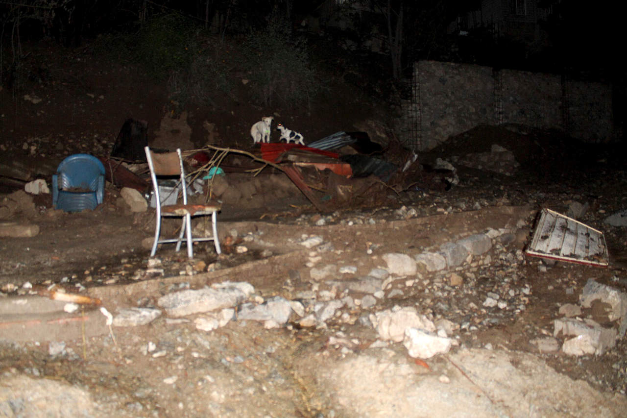 Una persona adulta y dos menores de edad fallecieron sepultados bajo lodo y agua la madrugada de hoy en la comunidad de Palo de Marca, perteneciente al municipio de Huautla de Jiménez, en la región Cañada de Oaxaca. (ARCHIVO)