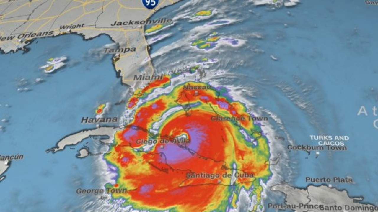 A las 08.00 hora local (12.00 GMT), el ojo de Irma se ubicaba a 135 kilómetros al este de Caibarién (Cuba) y a 440 al sur-sureste de Miami y avanzaba a una velocidad 19 kilómetros por hora en dirección oeste. (ARCHIVO)