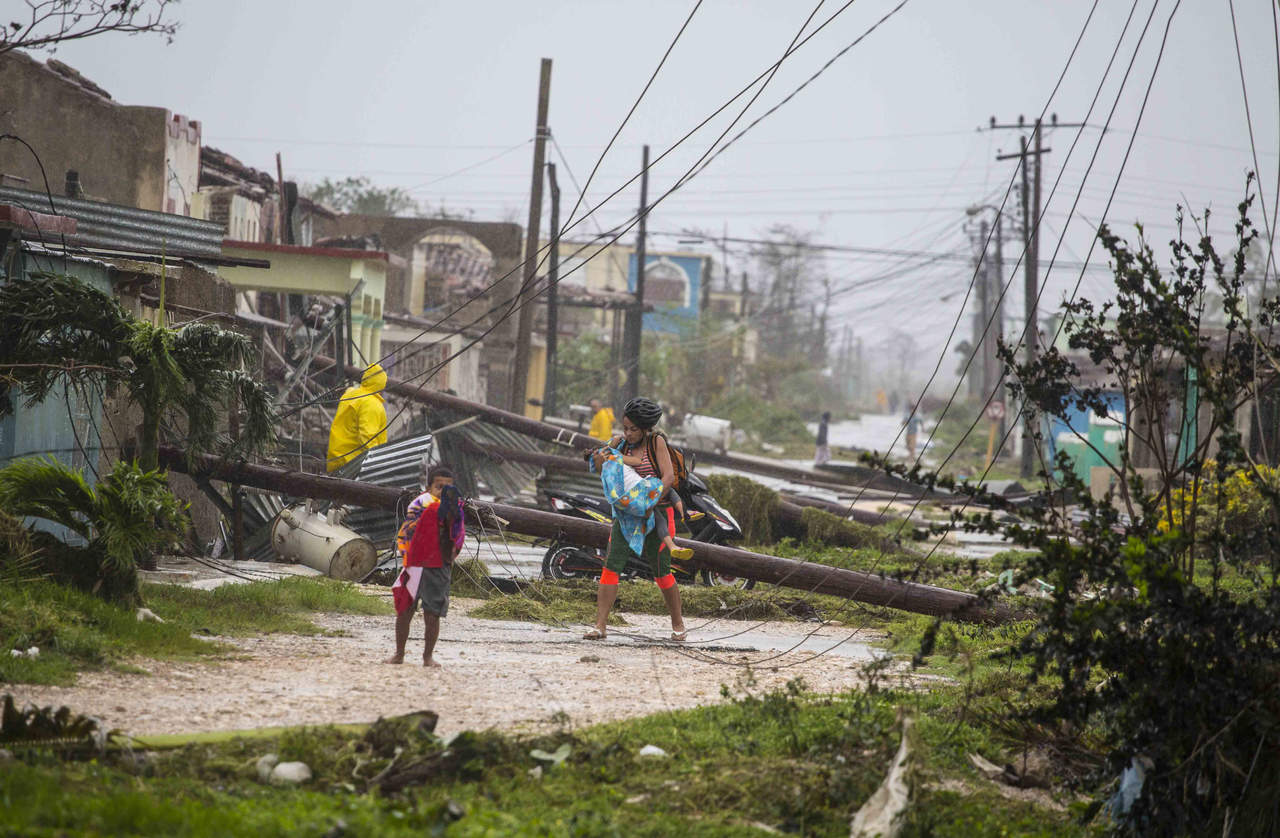 Reportes de la agencia noticiosa Prensa Latina y el portal oficial Cubadebate indicaron que más de un millón de personas tuvieron que abandonar sus hogares, debido a los embates del huracán 'Irma'. (AP)