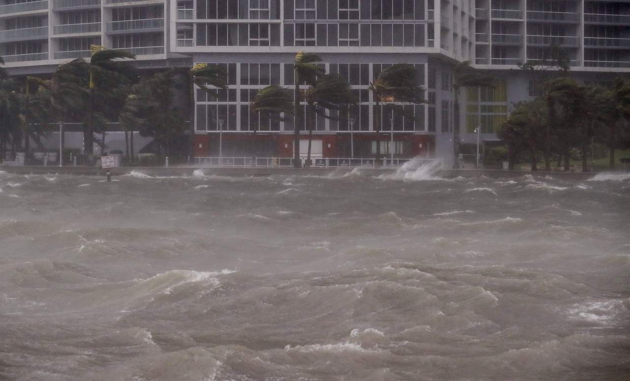 'Irma' se vuelve categoría 3 en su camino al suroeste de Florida