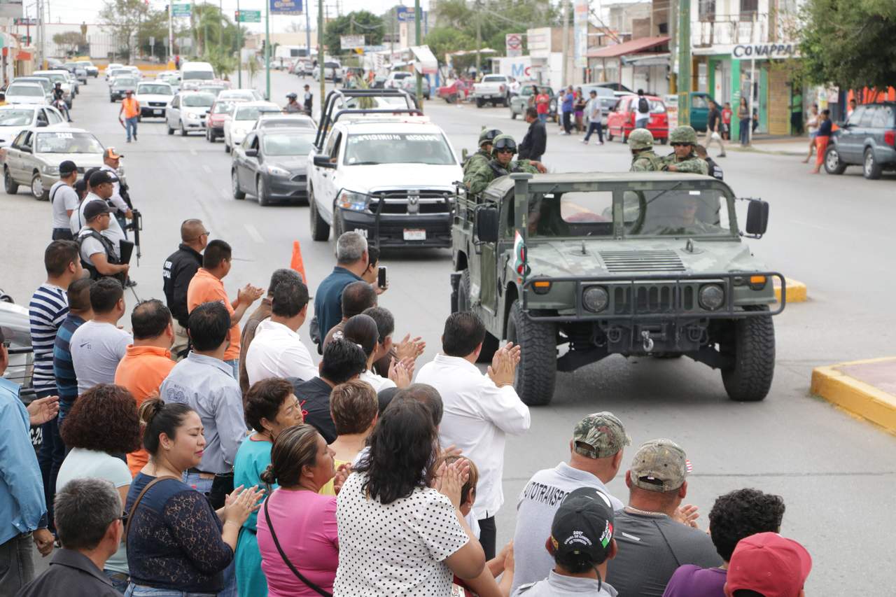 En el bulevar Madero, a la altura del Cuerpo de Bomberos, fueron recibidos por las autoridades municipales, encabezadas por el alcalde David Flores Lavenant.