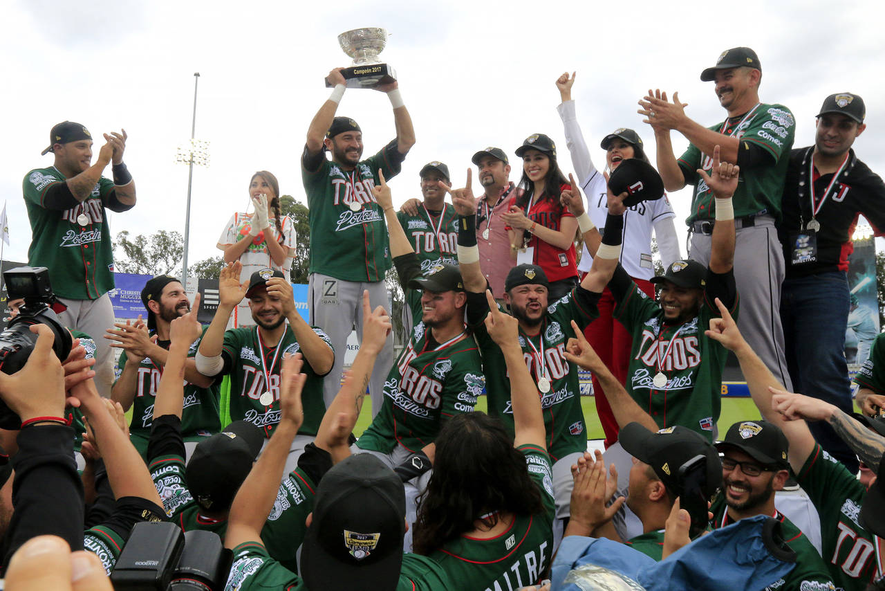 Toros de Tijuana se alzó como campeón 2017 de la Liga Mexicana de Beisbol, tras apalear a Pericos. (Notimex)