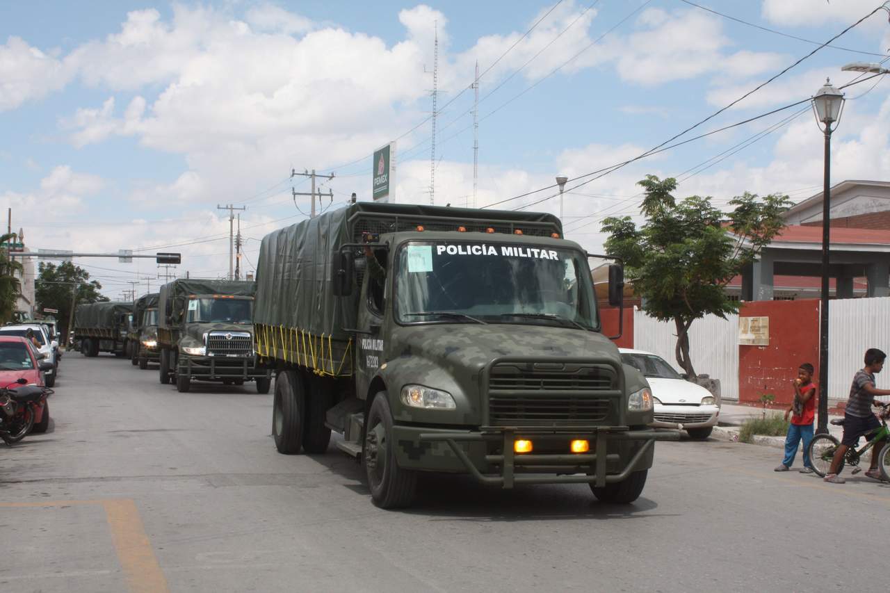 González González afirmó que fue excelente el recibimiento de los sampetrinos del primer contingente de 200 efectivos de la Policía Militar quienes aprueban totalmente su llegada al municipio. (EL SIGLO DE TORREÓN)