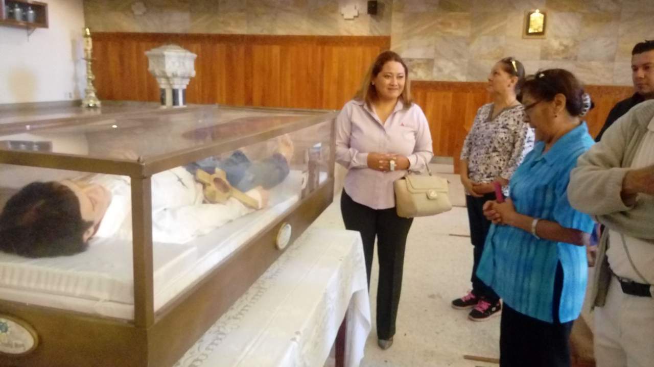 Las reliquias estarán hasta el 24 de septiembre en Torreón para después seguir con su recorrido por el estado. (GUADALUPE MIRANDA)