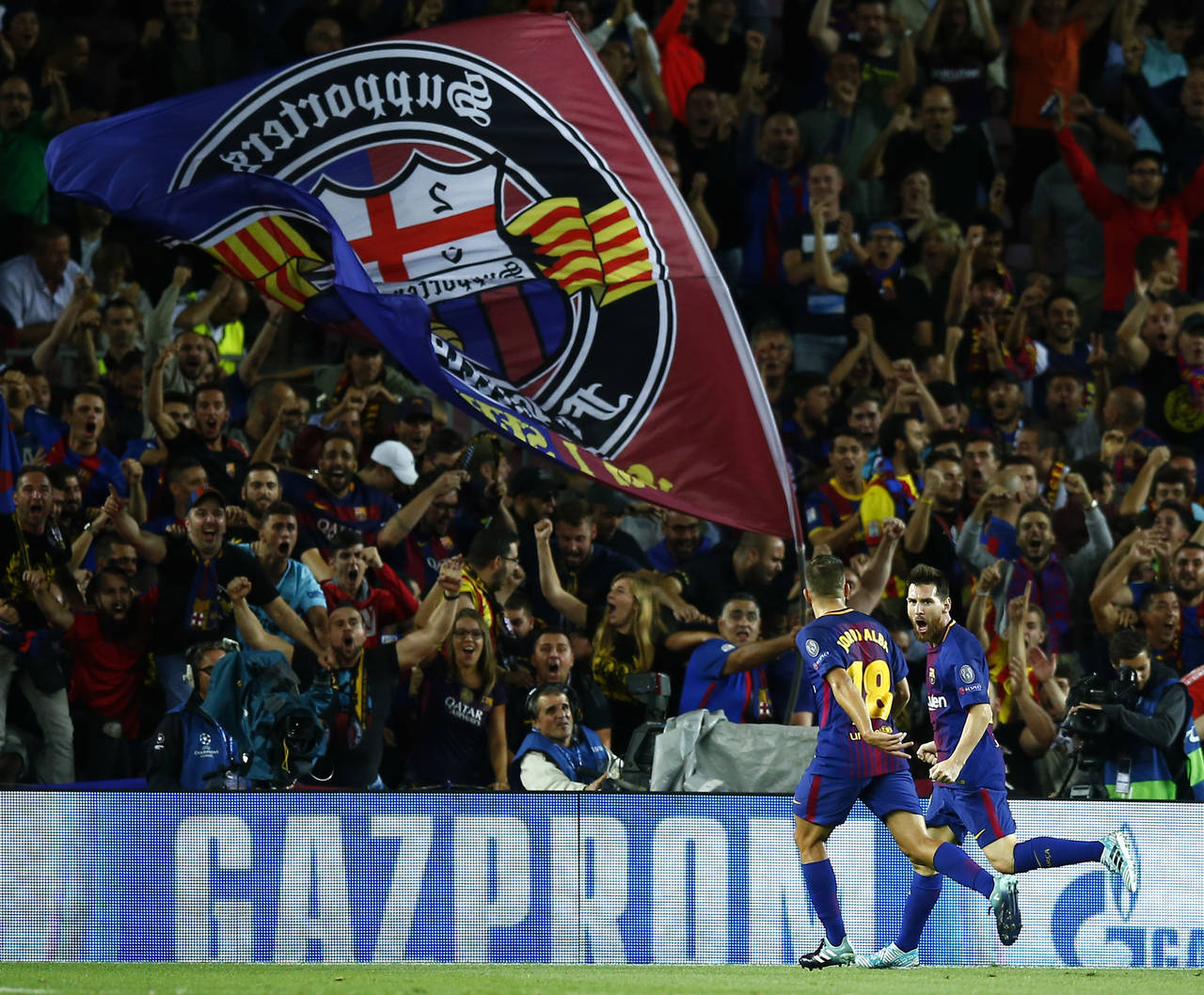 De la mano del argentino Lio Messi, Barcelona dio una cátedra de futbol para derrotar con un categórico 3-0 a la Juventus de Turín al iniciar la fase de grupos de la Champions League. (AP)