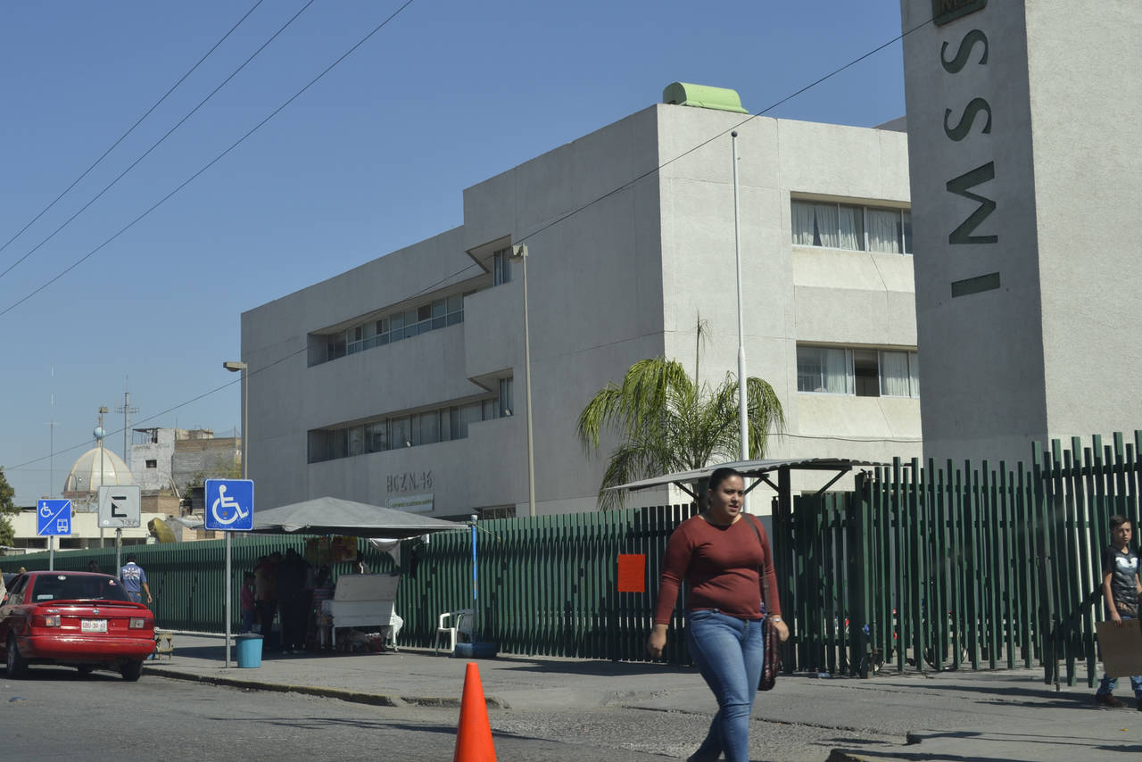 Percance. Familia sufre accidente en motocicleta, todos están internos en la clínica 46 de Gómez Palacio.  (ARCHIVO) 