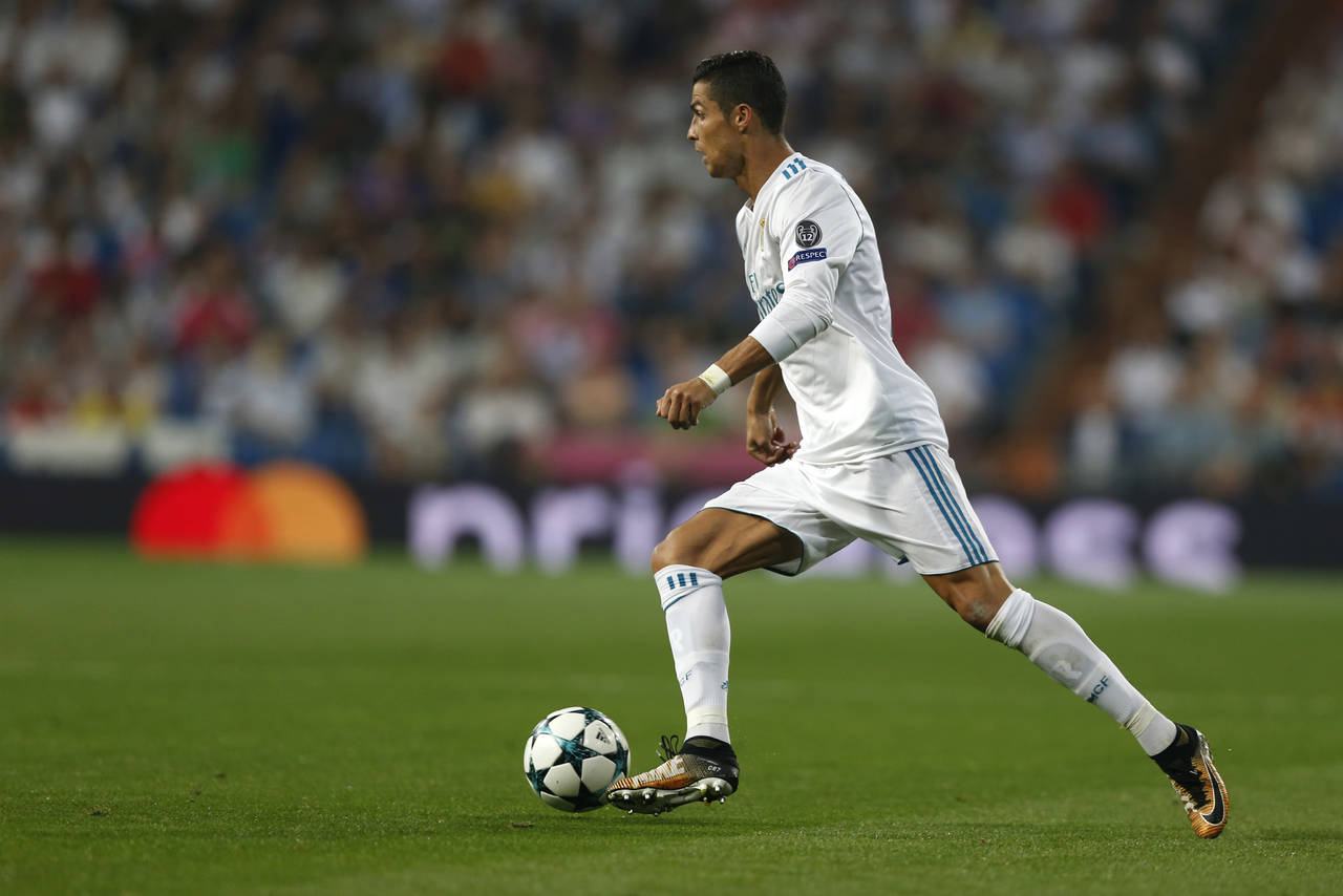 Cristiano Ronaldo volvió a las canchas tras un mes y anotó dos goles en la victoria del Real Madrid. (AP)