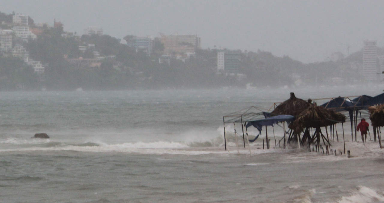 Se espera que el huracán 'Max' toque tierra en Acapulco alrededor de las 13:00 horas de hoy jueves. (EFE)