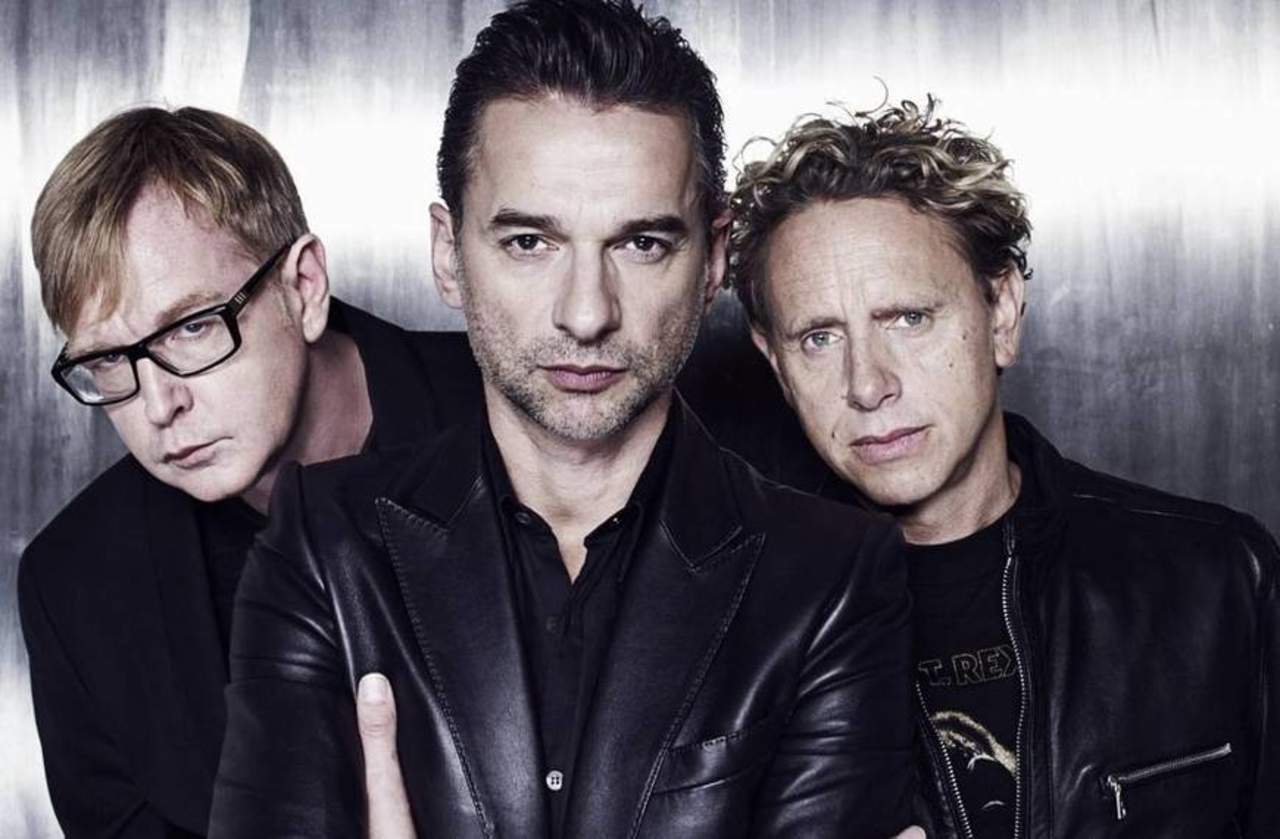 Dirigido por el holandés Anton Corbijn, con quien trabajaron hace varios años en el clip de “Personal Jesus”, el audiovisual exhibe a Dave Gahan con un traje de astronauta vagando por Los Ángeles y a la deriva en el espacio. (ESPECIAL)