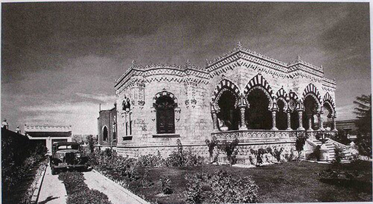 Patrimonio. En la calzada Colón y avenida Abasolo, se encontraba el edificio de La Alhambra, que se destacaba por su belleza arquitectónica, fue demolido en 1981. (RAMÓN SOTOMAYOR)
