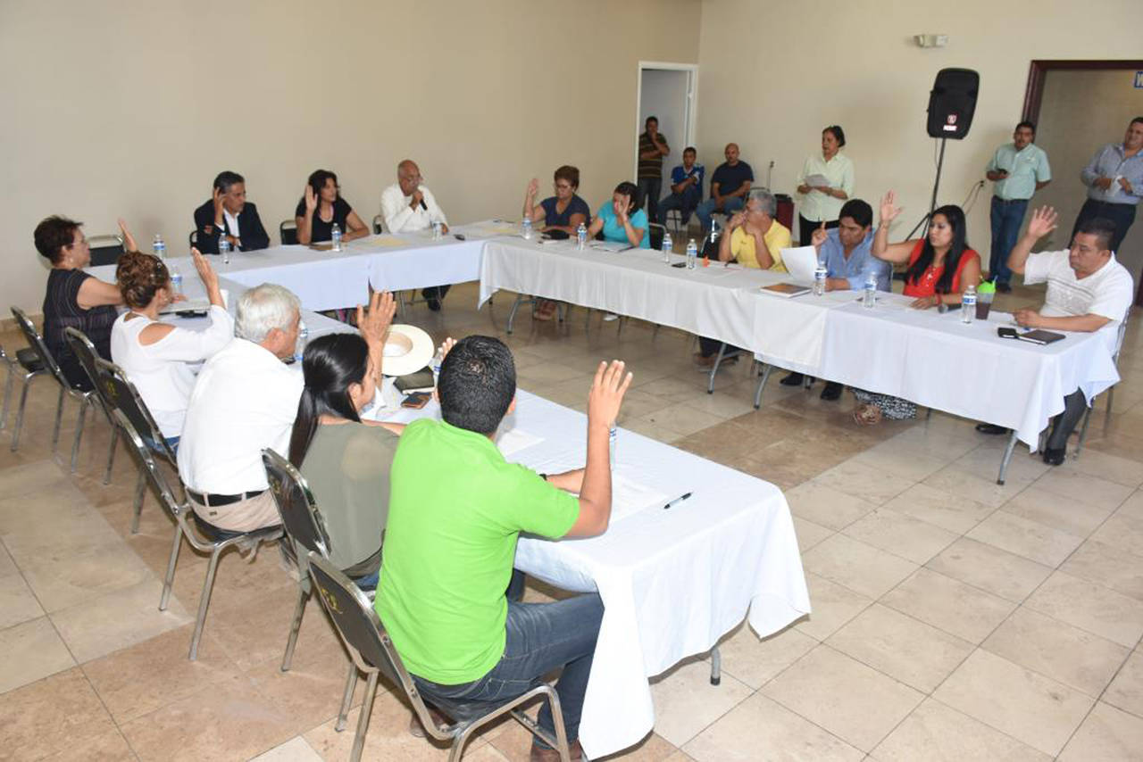 Regidores. La alcaldesa María Luisa González Achem dijo que les da libertad a los regidores. (ARCHIVO)
