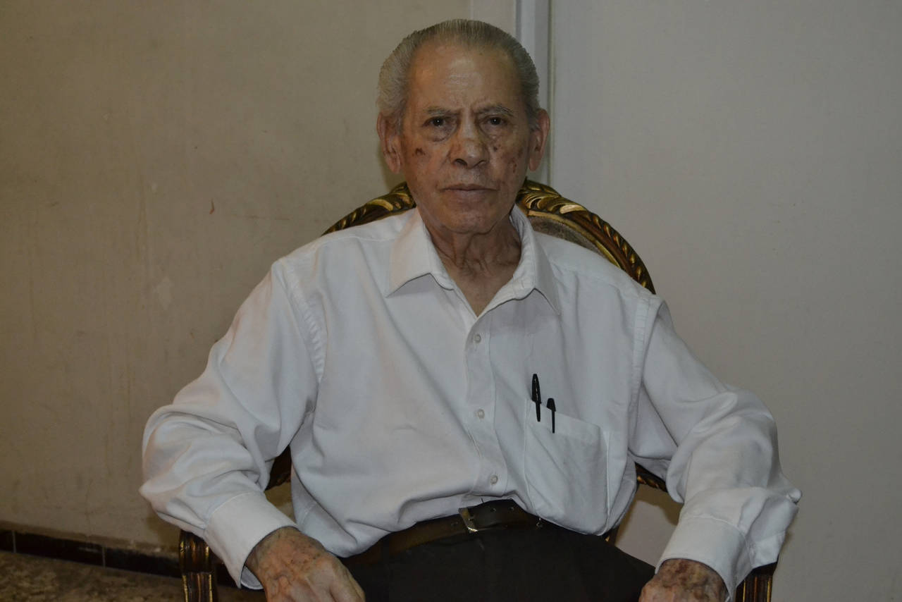 Legado. Son 73 años los que Don José León Robles de la Torre ha dedicado a las letras.
