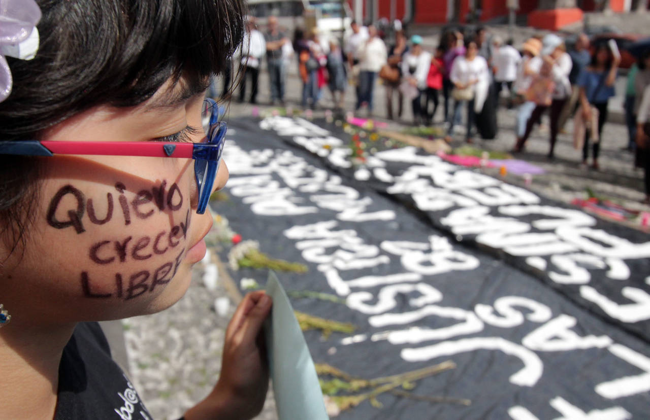 Unidas. Mujeres de todas la edades se manifestaron en Puebla contra el asesinato de Mara Castilla.