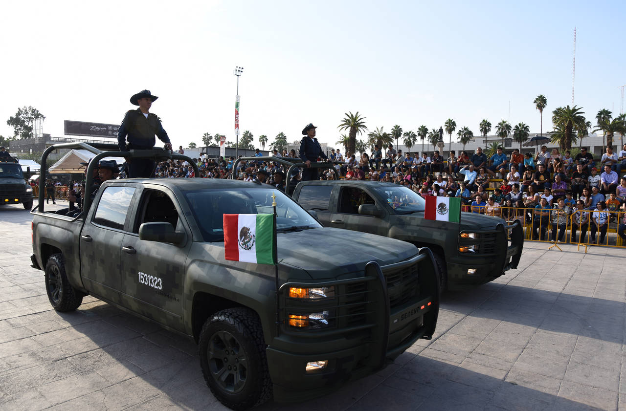 Las corporaciones militares, policiacas y fuerzas especiales hicieron gala de su armamento, así como de las unidades que utilizan para resguardar la seguridad en Torreón.
