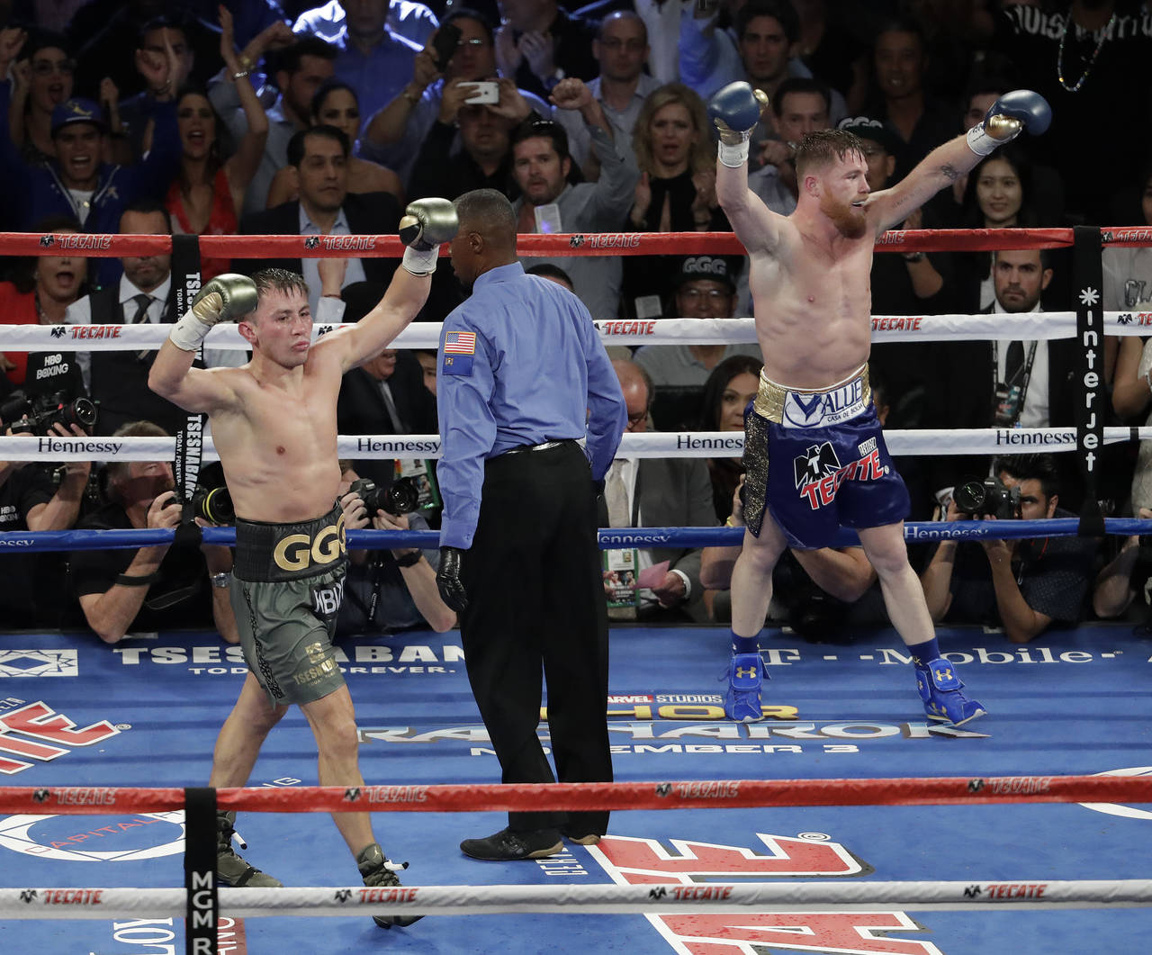 Ambos boxeadores sintieron que ganaron el combate y aceptaron un próximo choque entre ambos. (AP)