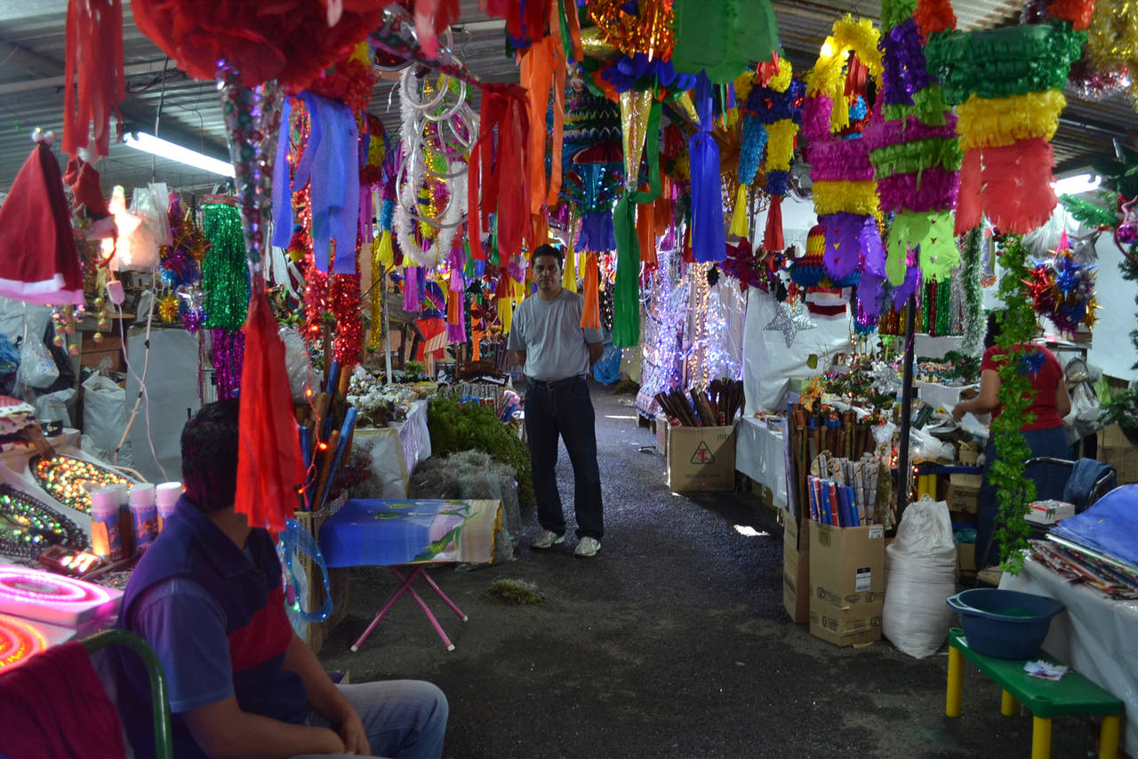 Reubicación. Ya se realiza la planeación para enviar este año a los comerciantes del mercadito navideño al parque La Esperanza. (ARCHIVO)