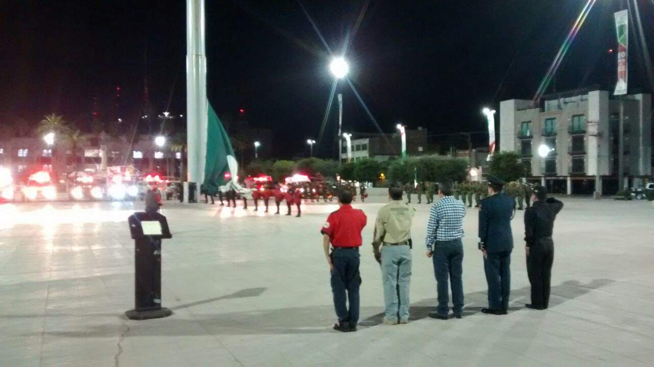 En Torreón también se realizó un acto cívico para rendir homenaje a las víctimas. (EL SIGLO DE TORREÓN)