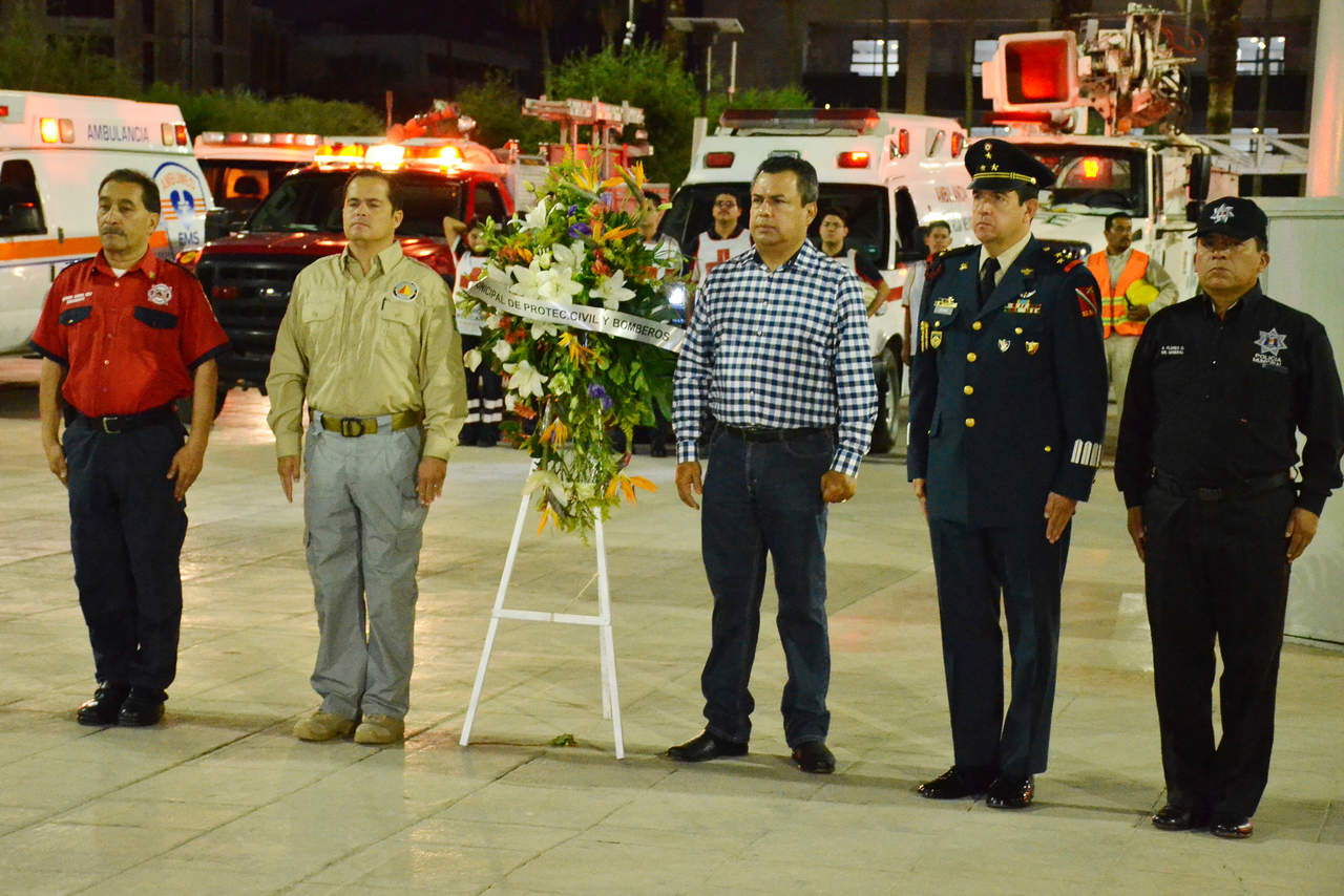 El alcalde Jorge Luis Morán, acompañado por el comandante del 33 Batallón de Infantería, Ciriaco Rivas, presidió el acto cívico. (FERNANDO COMPEÁN)