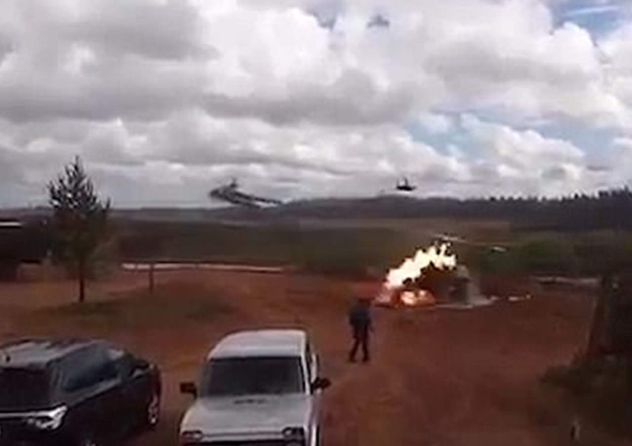 Helicóptero militar dispara por accidente y deja a dos heridos