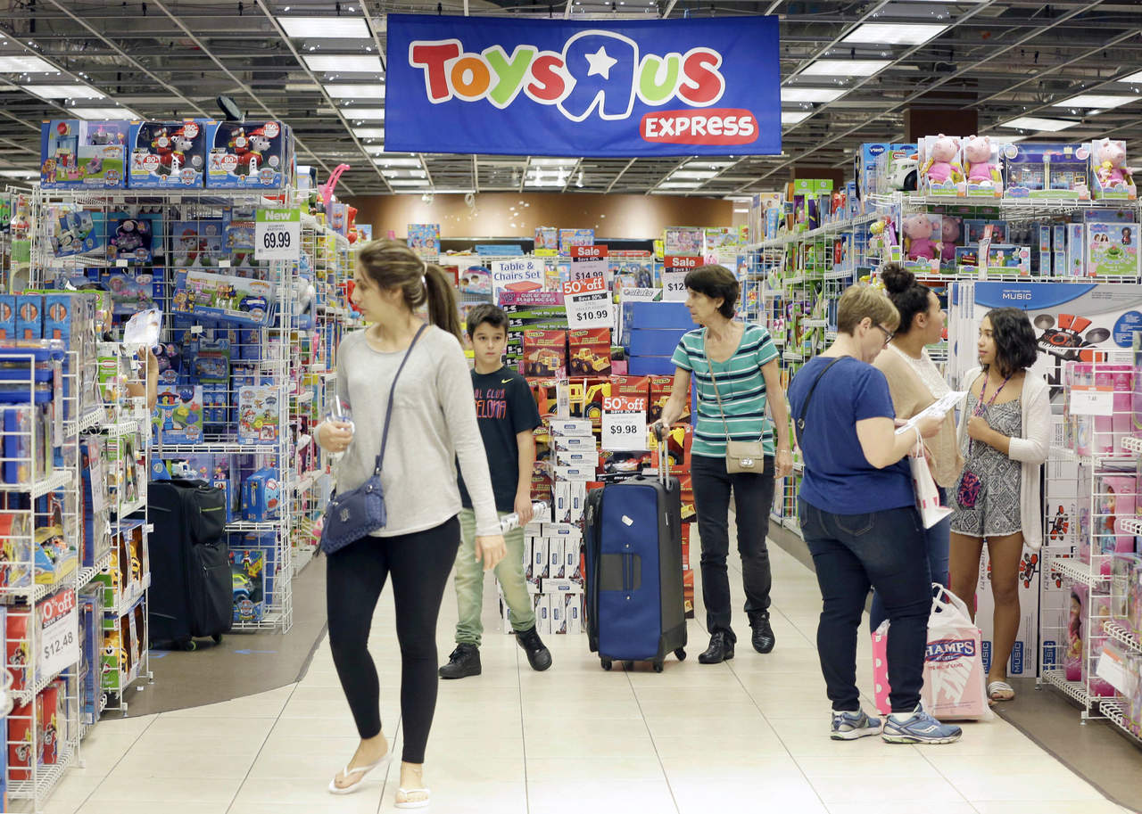 Toys R Us, pionero en la venta de juguetes en grandes superficies, anunció el lunes por la noche que se declaró en quiebra voluntaria aunque continúa con su actividad empresarial. (ARCHIVO)