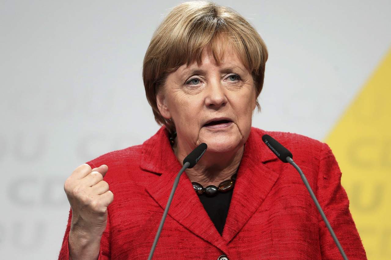 La canciller alemana, Angela Merkel, prometió hoy luchar 'con todas sus fuerzas' para que se imponga una 'solución diplomática' en la península coreana. (EFE)