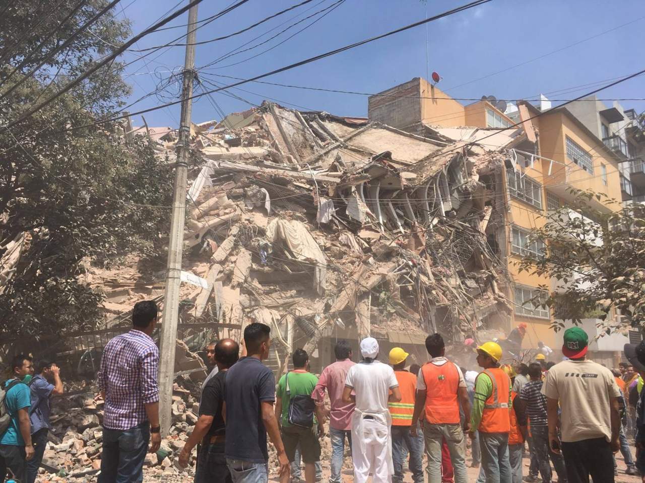 A través de Twitter, SUUMA indicó que el edificio dañado se registra al cruce con la calle Yacatas. (TWITTER)