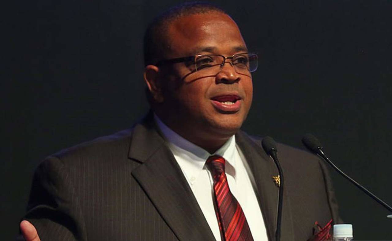 FIFA sancionó durante seis años al presidente de la Unión Caribeña. FIFA inhabilita por 6 años a líder de futbol caribeño