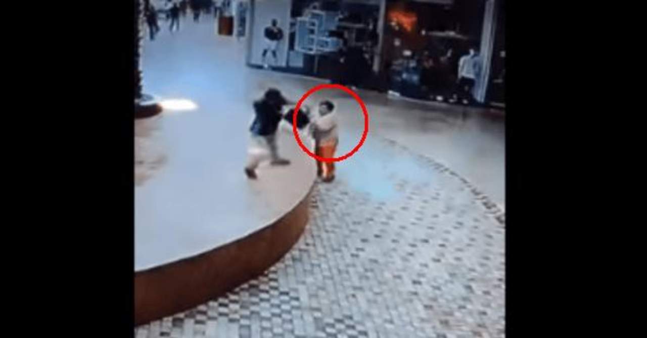 El video se registró en el centro comercial 'Angelópolis' en Puebla