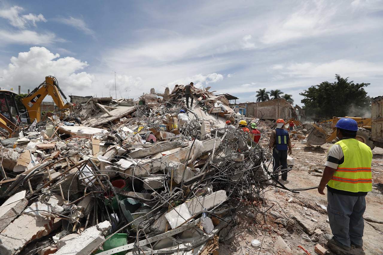 Riesgo. Edificios y viviendas que significaban una ‘amenaza mortal’ son demolidos. (AGENCIAS)