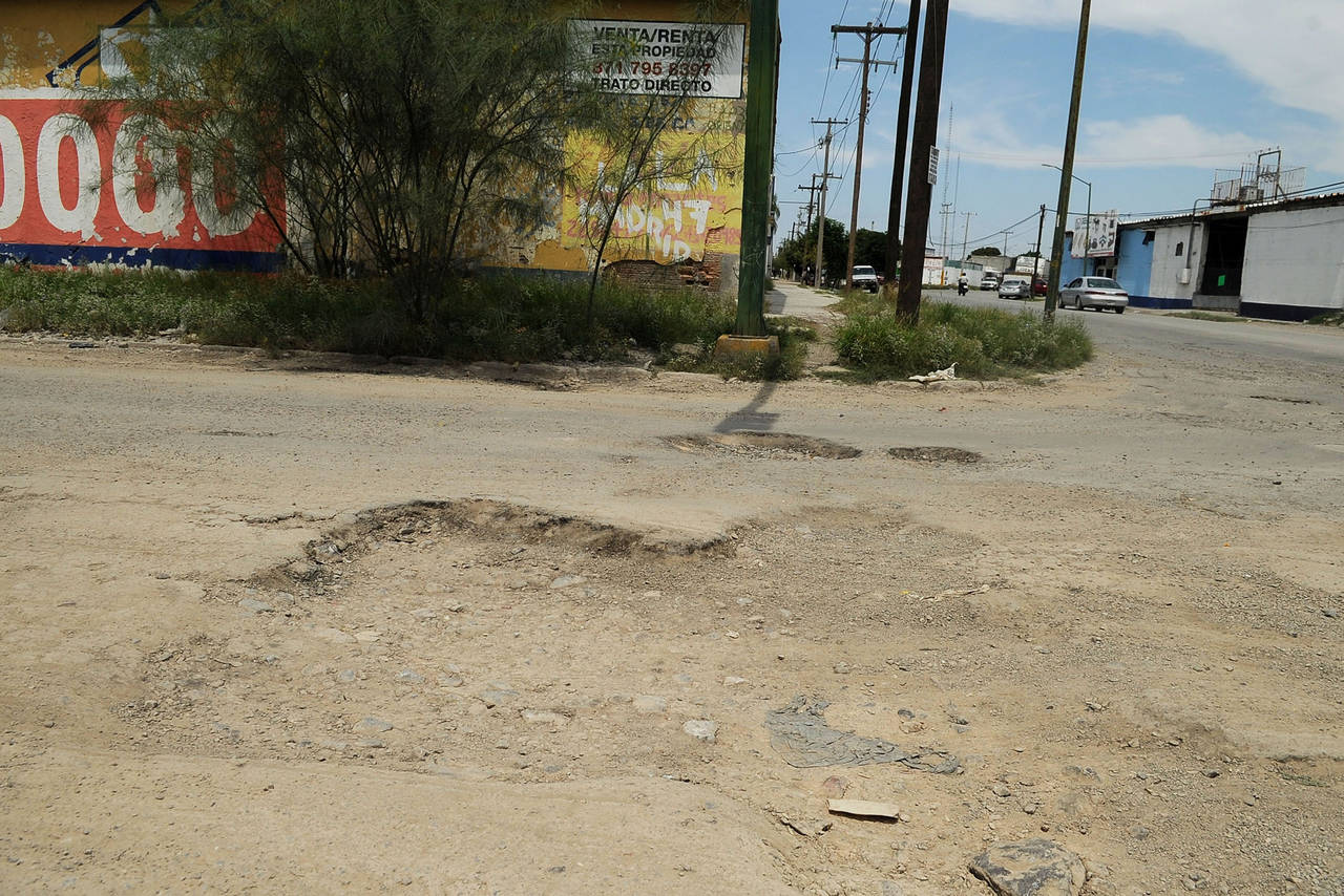 Evaluación. Los ciudadanos consideran que el pavimento es el peor servicio en los municipios de Torreón y Gómez Palacio. (EL SIGLO DE TORREÓN)
