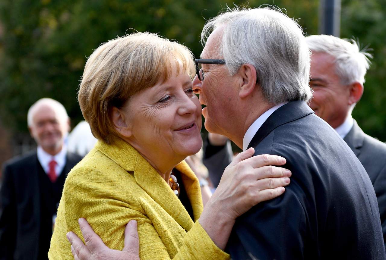 'La UE necesita, ahora más que nunca, un Gobierno alemán fuerte', indicó Juncker en una misiva dirigida a Merkel. (ARCHIVO)