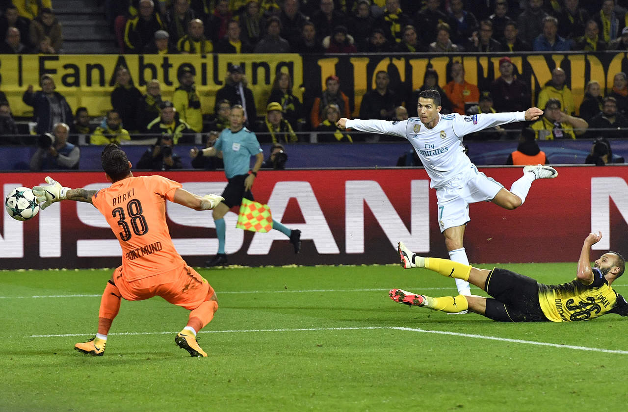 Cristiano Ronaldo anotó dos goles en la victoria del Real Madrid 3-1 sobre el Dortmund. (AP)