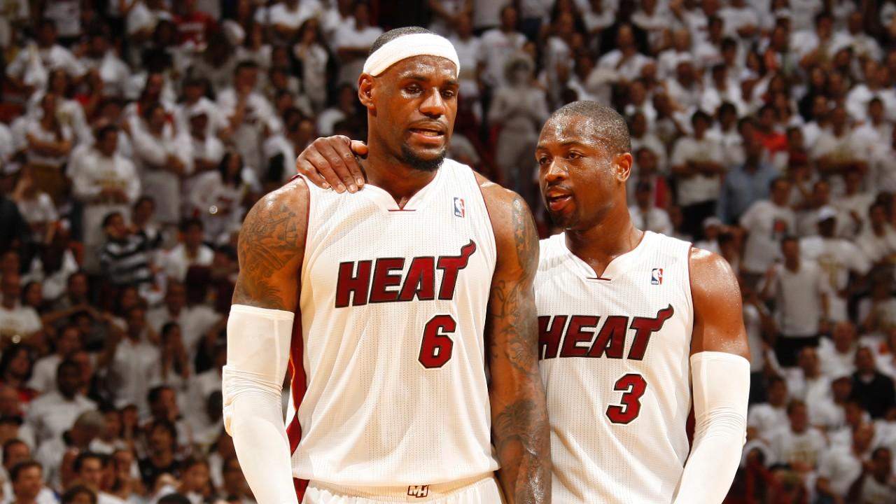 LeBron James y Dwyane Wade ganaron dos títulos cuando jugaban en el Heat de Miami. (Archivo)
