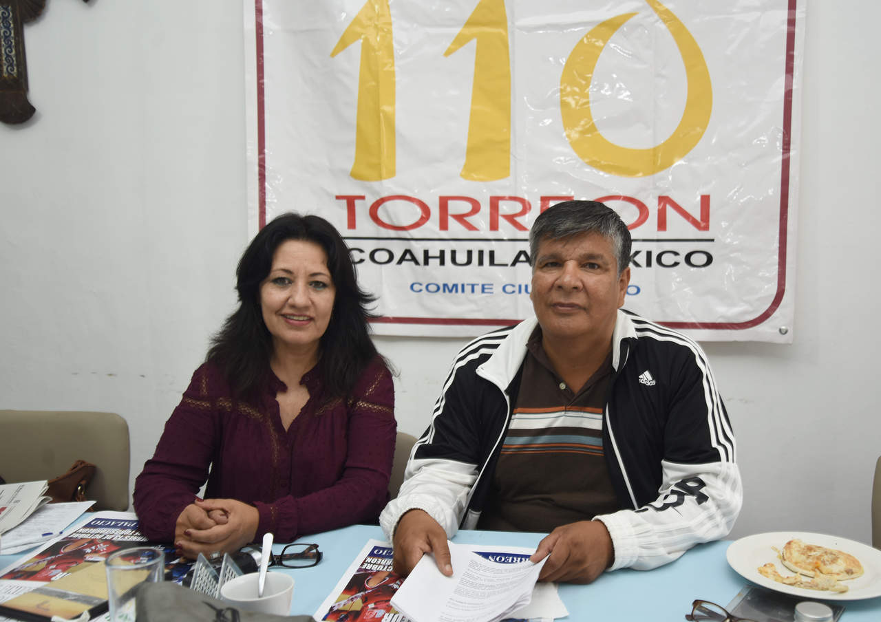 La intención del comité organizador es acomodar las peleas entre boxeadores de Coahuila contra los de Durango. (JESÚS GALINDO)