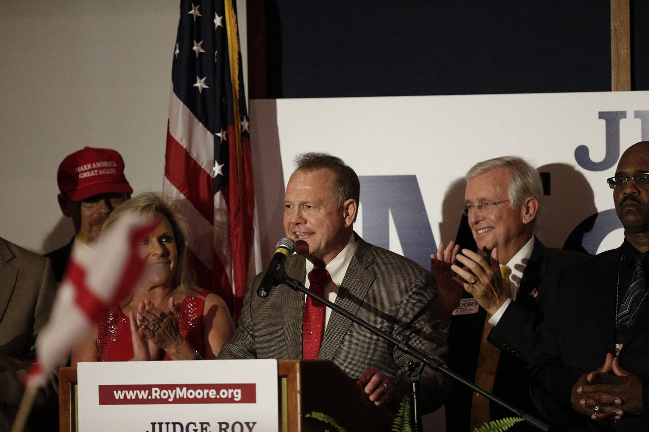 Golpe. Roy Moore contenderá por los republicanos por el escaño del Senado por Alabama. Trump apoyaba a su oponente. (AP)