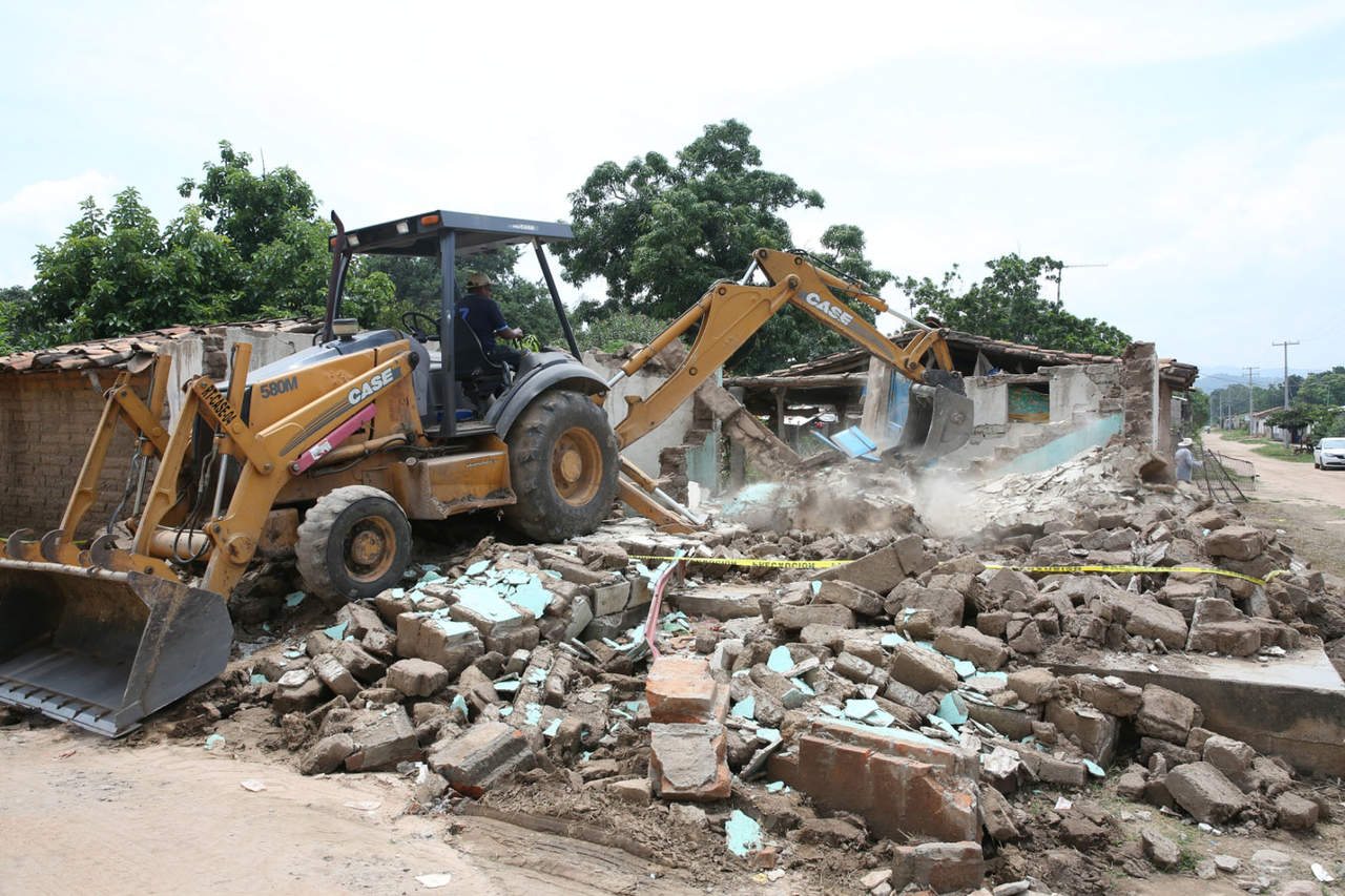 Sedesol informó que se destinarán 350 millones de pesos de los recursos del Fondo de Aportaciones para la Infraestructura Social (FAIS), para iniciar la etapa de reconstrucción en Chiapas, tras el sismo del 7 de septiembre. (NOTIMEX)
