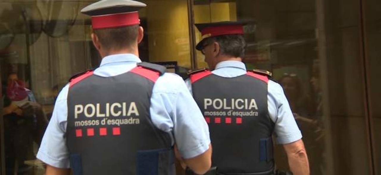 Unidos. La Policía catalana y la Guardia Civil deben impedir que se abran los locales designados para la consulta. (ESPECIAL)