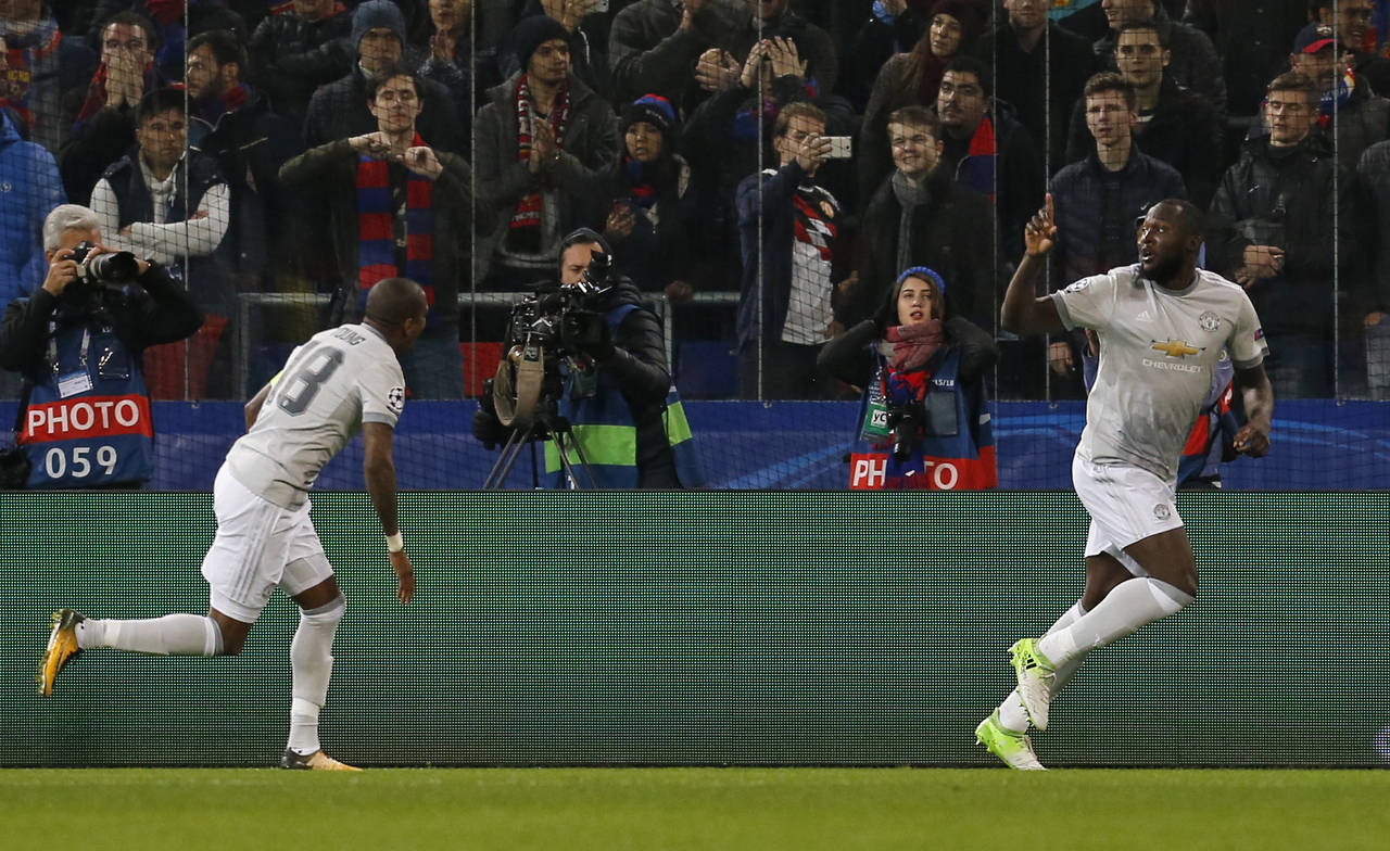 Romelu Lukaku anotó dos goles en la victoria del Manchester United 4-1 contra el CSKA de Moscú. (EFE)