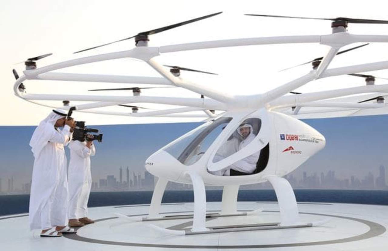 Con permiso. Inversionistas presentaron los prototipos que serán ‘taxis voladores’ en Dubai, una innovación tecnológica. (WEB)