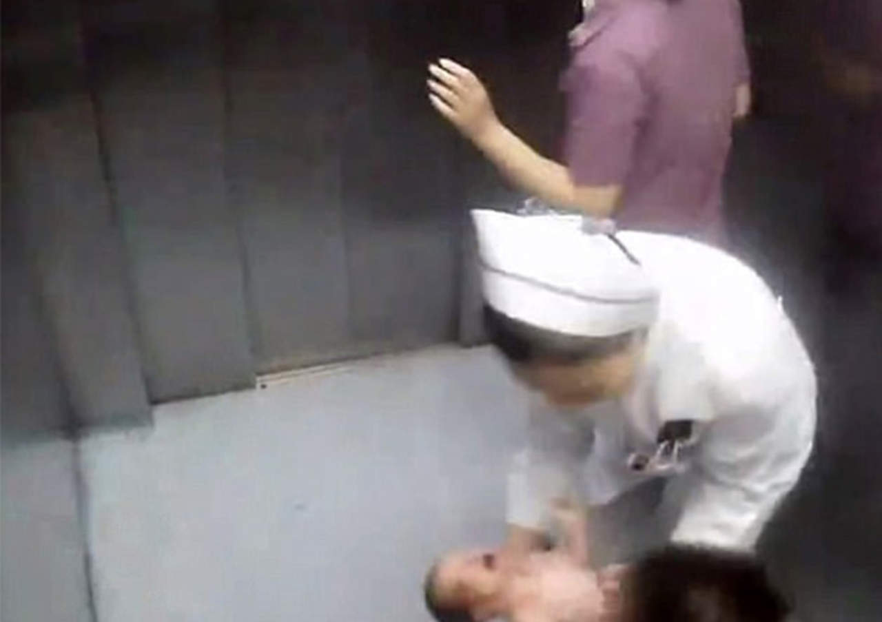 Mujer da a luz dentro de un elevador en el hospital